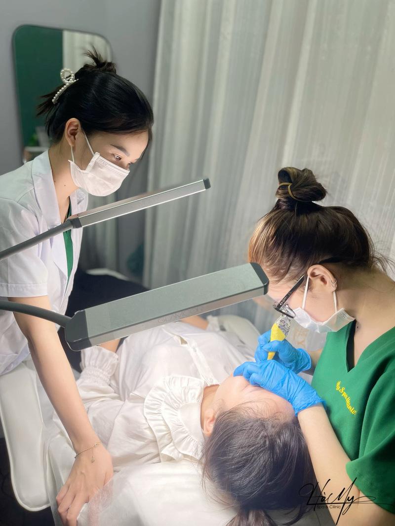Phun Môi Xí Muội - Lựa Chọn Tuyệt Vời Cho Làn Môi Đẹp Quyến Rũ 11 Đội ngũ chuyên viên kỹ thuật dày dặn kinh nghiệm tại Hamy Spa & Clinic (Nguồn: Hamy Spa)