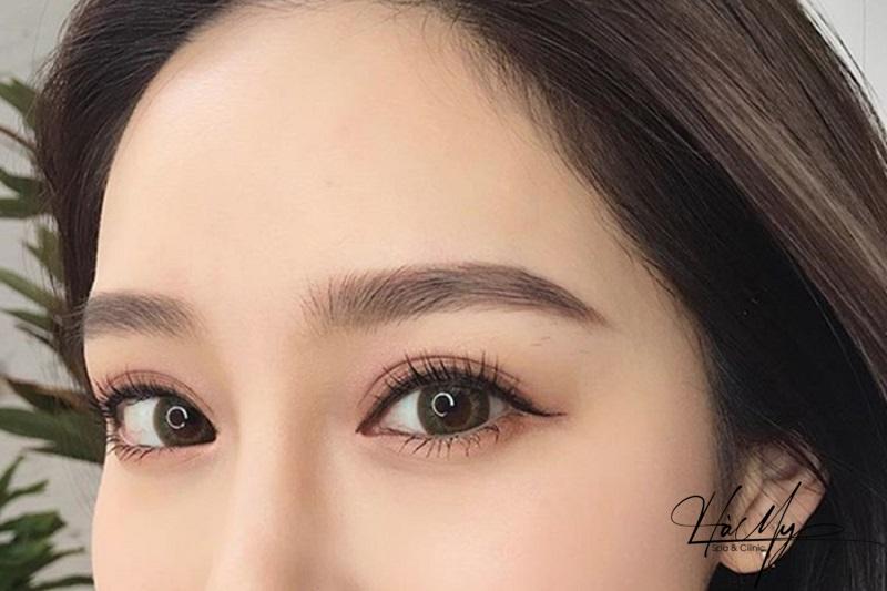 Quá Trình Phục Hồi Mày Sau Phun Xăm Diễn Ra Như Thế Nào? 6 Nên tránh trang điểm đè lên khu vực lông mày mới phun xăm (Nguồn: Internet)