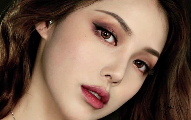 Cách Bôi Thuốc Mỡ Sau Khi Xăm Lông Mày Hiệu Quả 4 Đuôi mày cong kiểu Tây dài đến phần thái dương (Nguồn: Internet)