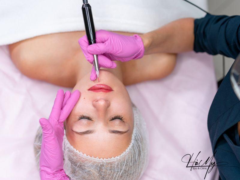 Phun Môi Bị Chảy Nước Mô - Nguyên Nhân Và Cách Khắc Phục 10 Một địa chỉ phun xăm uy tín sẽ giúp bạn phòng tránh được nguy cơ phun môi bị nhiễm trùng (Nguồn: Internet)