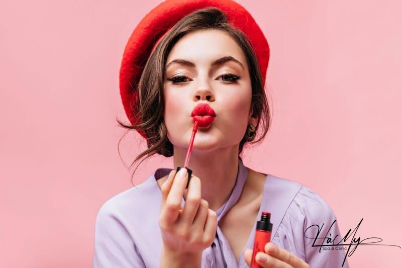 Xăm Môi Màu Đỏ Tươi - Đẹp Sexy, Sang Trọng Thời Thượng 9 Thiết bị cũ, lỗi thời có thể khiến màu môi đậm hơn so với màu được chọn (Nguồn: Internet)