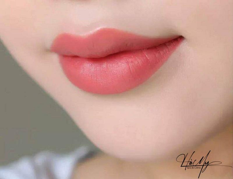 Xăm môi màu nào đẹp? Các màu tự nhiên hot nhất hiện nay 9 Xăm môi màu nào đẹp? Màu hồng cánh sen (Nguồn: Internet)