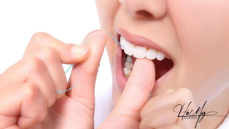 Giải đáp: Có nên đánh răng sau khi xăm môi? 7 Sau khi xăm môi nên dùng chỉ nha khoa để tẩy răng (Nguồn: Internet)