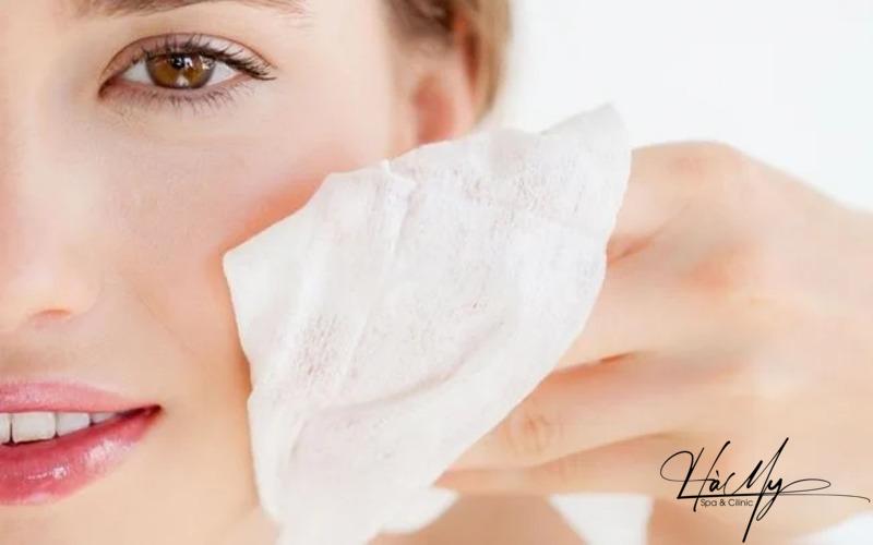 Đắp mặt nạ cấp ẩm phục hồi da tức thì là phương pháp hiệu quả nhất trong giai đoạn này (Nguồn: Internet)