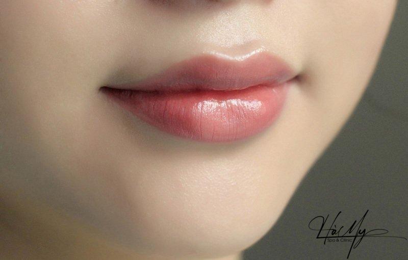 Xăm môi có tốt không? Những điều cần biết trước khi xăm môi 6 Để có được màu sắc cũng như hình dáng môi như ý, cần tìm hiểu kỹ trước khi quyết định phun xăm môi (Nguồn: Internet)