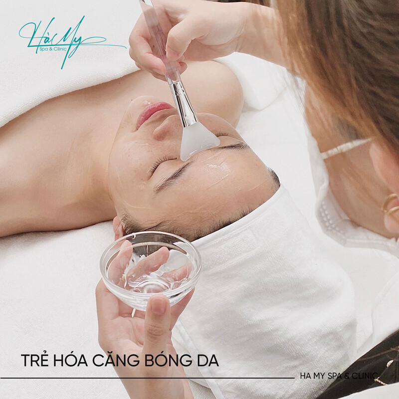 Dịch vụ tiêm meso trẻ hóa da uy tín, hiệu quả - Hà My Spa 7 Chuyên viên thực hiện tiêm meso bằng kim tiêm nhỏ, tiêm theo các điểm cố định trên da (Nguồn: Hà My Spa)