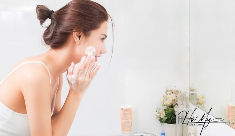 12 lời khuyên trị mụn đơn giản mà hiệu quả 13 Nên rửa mặt 2 lần trong ngày (Nguồn: Internet)