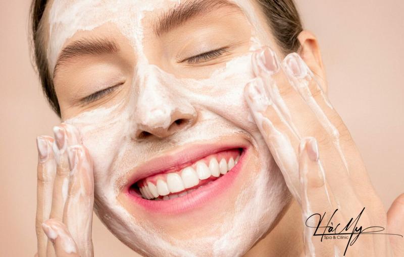 Mách bạn cách trị mụn viêm đỏ đơn giản tại nhà an toàn 13 Luôn rửa mặt sạch sẽ mỗi ngày để bảo vệ da (Nguồn: Internet)