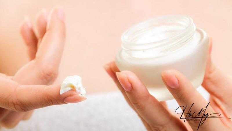 Liệu trình trị mụn ẩn ngày và đêm hiệu quả tại nhà 19 Kem dưỡng ẩm có khả năng hỗ trợ cải thiện những vấn đề da đang gặp phải (Nguồn: Internet)