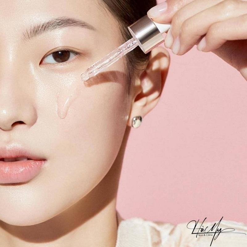 Liệu trình trị mụn ẩn ngày và đêm hiệu quả tại nhà 18 Serum đặc trị là giải pháp hoàn hảo giúp giải quyết tận gốc các vấn đề về mụn ẩn trên da (Nguồn: Internet)