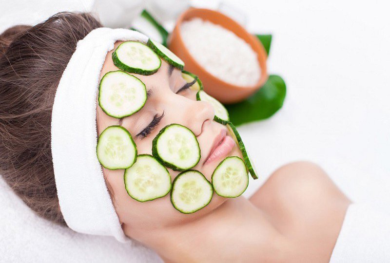 Bật mí 10 cách làm xẹp mụn sưng đỏ sau 1 đêm hiệu quả, an toàn 22 Giảm sưng mụn đỏ với mặt nạ làm từ dưa leo (Nguồn: Internet)