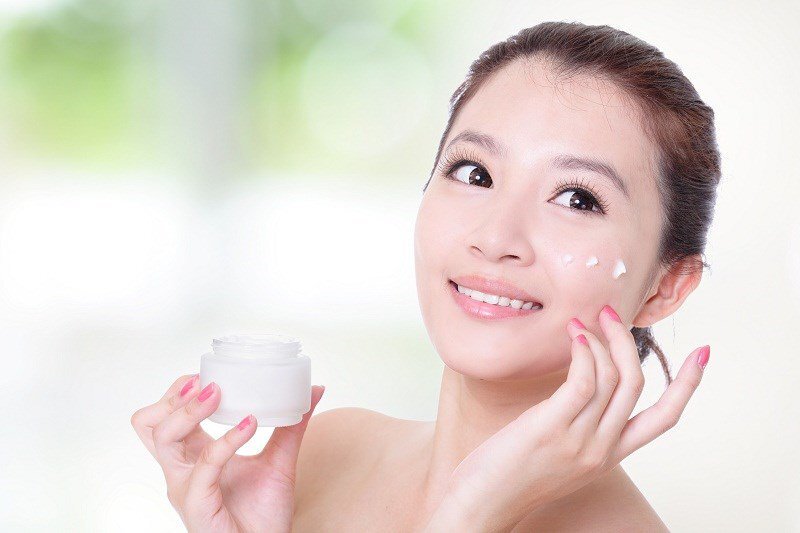 Da dầu có cần dưỡng ẩm không? Vì sao da dầu vẫn cần dưỡng ẩm? 7 Bảo dưỡng hằng ngày giúp bạn giảm dầu trên da (Nguồn: Internet)