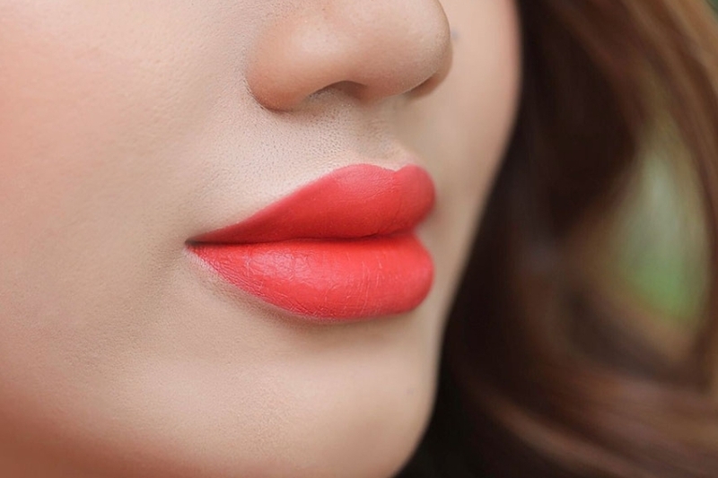 Phun môi màu đỏ cam – Điểm nhấn hoàn hảo cho đôi môi của bạn 17 Phun môi màu đỏ cam giúp bạn đôi môi ngọt ngào (Nguồn: Internet)