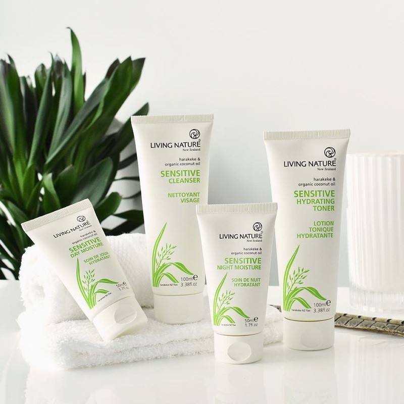 Sữa Rửa Mặt Cho Da Nhạy Cảm - Chăm Sóc Làn Da Mỏng Manh 19 Living Nature Sensitive Cleanser sữa rửa mặt cho da nhạy cảm (Nguồn: Internet)