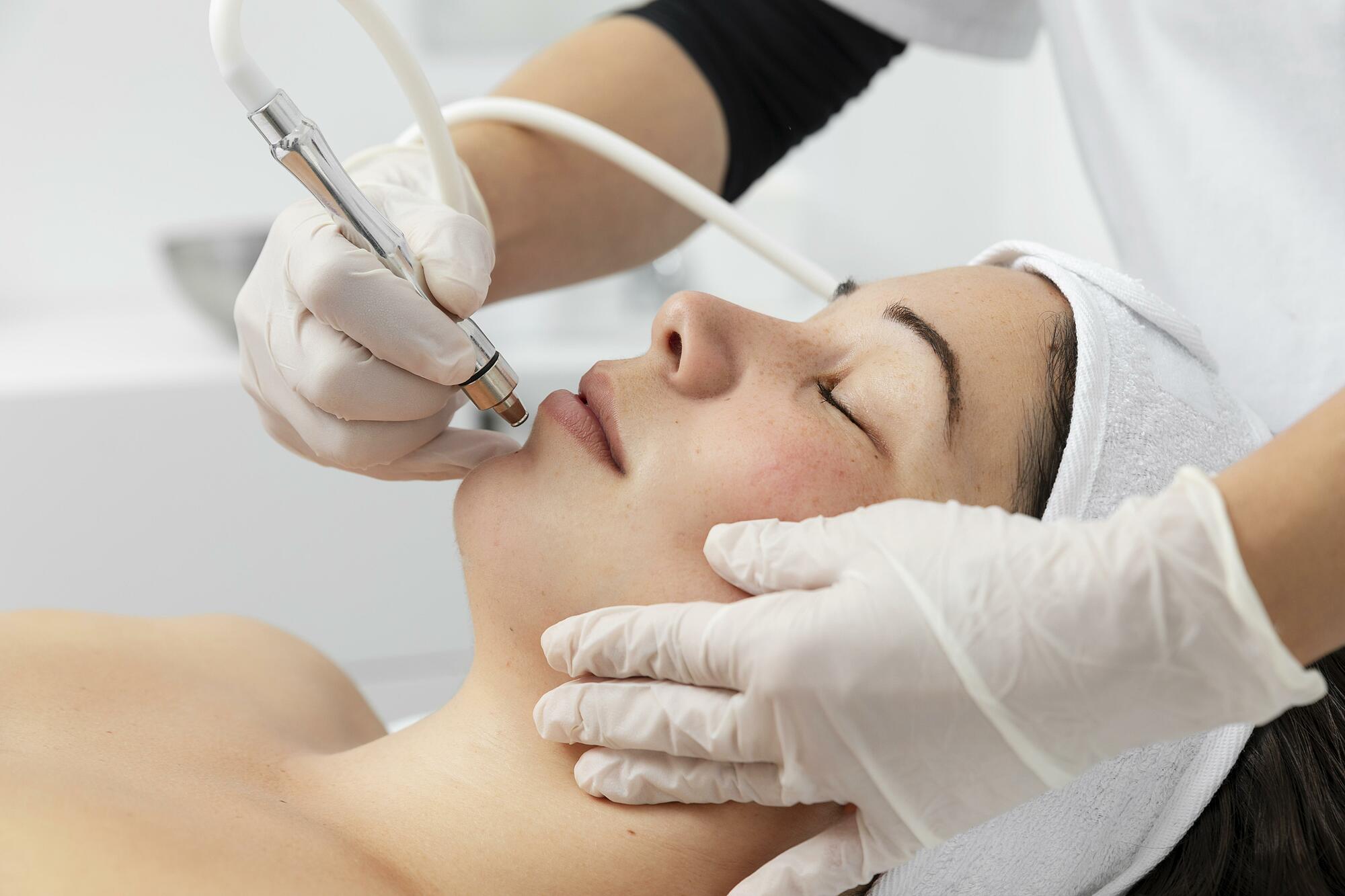 U Hạt Sau Tiêm Meso Có Nguy Hiểm Không? Cách Xử Lý Hiệu Quả 6 Điều trị bằng phương pháp Laser để loại bỏ u hạt (Nguồn Internet)