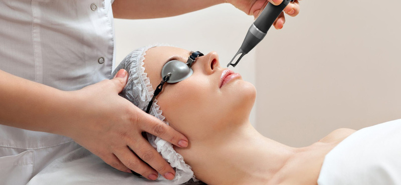 Cách trị nám đốm nâu bằng laser (Nguồn: Internet)