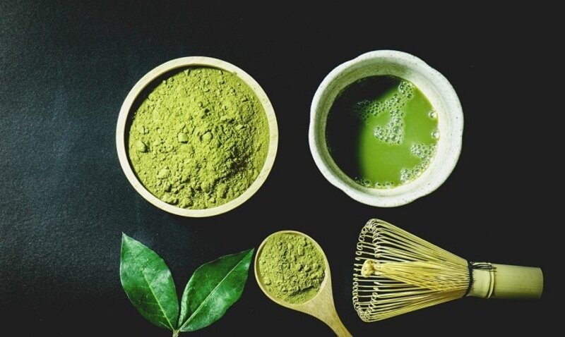 Mụn Li Ti Trên Mặt - Nỗi Ám Ảnh Không Của Riêng Ai 32 Trị mụn li ti trên mặt bằng trà xanh (Nguồn: Internet)