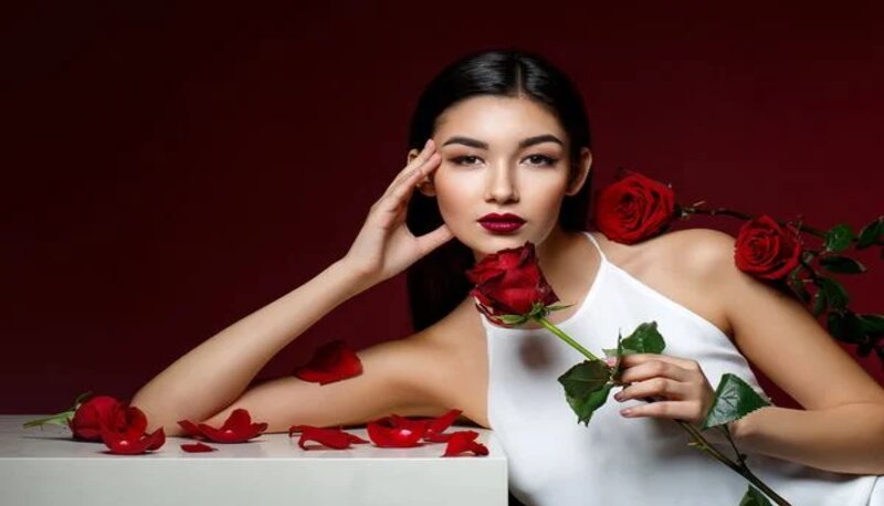 Phun Môi Màu Đỏ Đậm: Bí Quyết Sở Hữu Đôi Môi Quyến Rũ 21 Phun môi màu đỏ đậm pha lê (Nguồn: Internet)