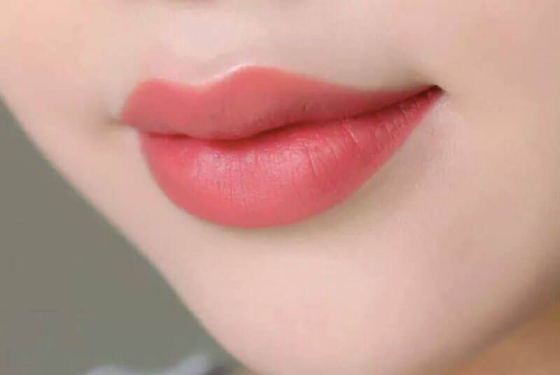 Phun môi màu đỏ rượu vang - Lựa chọn hoàn hảo cho đôi môi quyến rũ 14 Phun môi Collagen màu đỏ rượu vang (Nguồn: Internet)