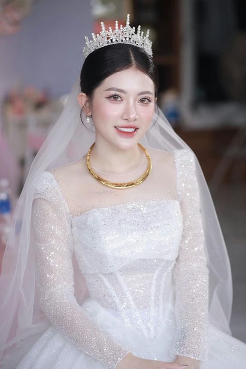 C Hà My tư vấn kĩ lắm, và công nhận là làm xong về da mình đẹp hẳn lên rõ rệt luôn, căng sáng bóng mướt Quy trình techno sẽ giúp làn da em nâng cấp thay mới làn da và không gây kích ứng nhạy cảm cho làn da .Điều trị tất cả vấn đề da ở cấp độ tế bào. Quy trình tái tạo da mới gồm 14 bước chuyên sâu. Ngoài các bước cơ bản như tẩy trang và làm sạch sâu và thêm một bước tái tạo nhẹ cho làn da. Sau đó được massage mặt (ngủ cực phê dậy không nổi) 