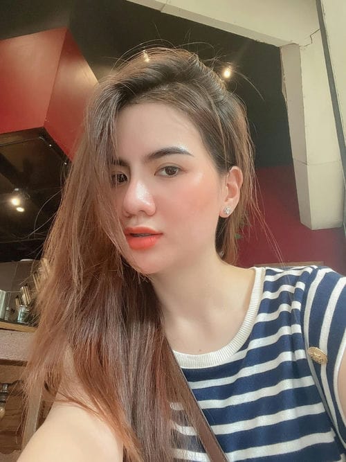 Với làn da của Mai không phải là da mụn, nhưng sau vài năm make up rất nhiều hầu như là mỗi ngày thì da Mai xuất hiện rất rất nhiều mụn ẩn, như đến lúc nó bùng phát ra vậy, lúc này Mai rất buồn và tự tin không dám đi chơi cùng bạn bè, nhưng vì công việc Mai vẫn phải make up nên cần 1 thời gian dài để chữa trị. May mắn lúc đó Mai biết đến 