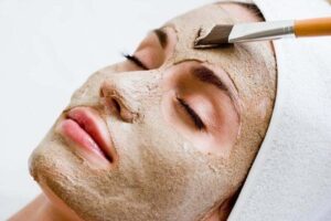 Mặt nạ trị mụn đều đặn sẽ giúp bạn có được làn da mịn màng (Nguồn: Internet)